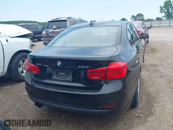 2016 BMW 3 Series 328i xDrive z VIN WBA8E3G59GNT26073, wystawiony jako IAAI lot #42337925 z przebiegiem 110 149 mil mil oraz . Historia ofert i sprzedaży dostępna na DreamBid. Obrazek 17.