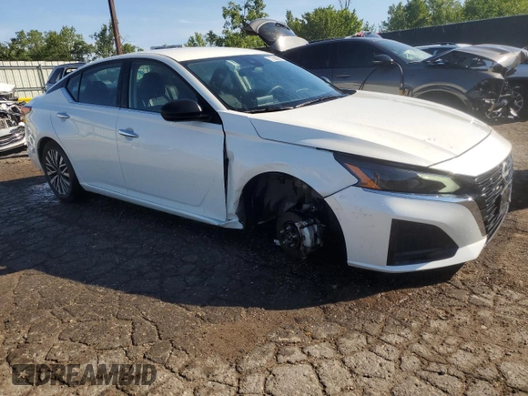 2024 Nissan Altima SV with VIN 1N4BL4DV3RN419589, listed as a Copart auction lot 66077785 with 28,583 mi miles and Clean title. Bid and sale history available at DreamBid. Image 4.