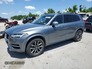 2018 Volvo XC90 Momentum z VIN YV4A22PK8J1216026, wystawiony jako Copart lot #59913215 z przebiegiem 103 528 mil mil oraz Czysty tytuł • Clean title. Historia ofert i sprzedaży dostępna na DreamBid. Obrazek 1.