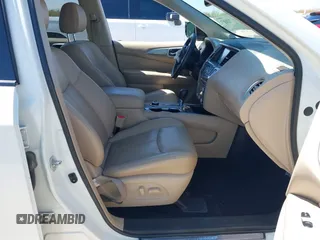 2017 Nissan Pathfinder SV z VIN 5N1DR2MM6HC687085, wystawiony jako IAAI lot #41793687 z przebiegiem 138 842 mil mil oraz . Historia ofert i sprzedaży dostępna na DreamBid. Obrazek 5.
