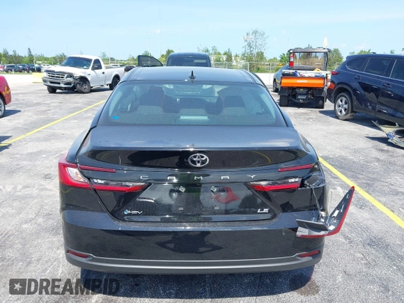 2025 Toyota Camry LE z VIN 4T1DAACK5SU071607, wystawiony jako IAAI lot #42377715 z przebiegiem Nie podano mil oraz . Historia ofert i sprzedaży dostępna na DreamBid. Obrazek 16.