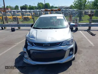 2019 Chevrolet Sonic LT z VIN 1G1JD5SB3K4112641, wystawiony jako IAAI lot #42183793 z przebiegiem 45 418 mil mil oraz . Historia ofert i sprzedaży dostępna na DreamBid. Obrazek 13.
