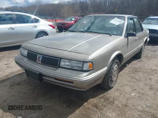 1996 Oldsmobile Cutlass Ciera 1SA VX5 z VIN 1G3AJ55MXT6328733, wystawiony jako IAAI lot #41972783 z przebiegiem 182 525 mil mil oraz . Historia ofert i sprzedaży dostępna na DreamBid. Obrazek 2.