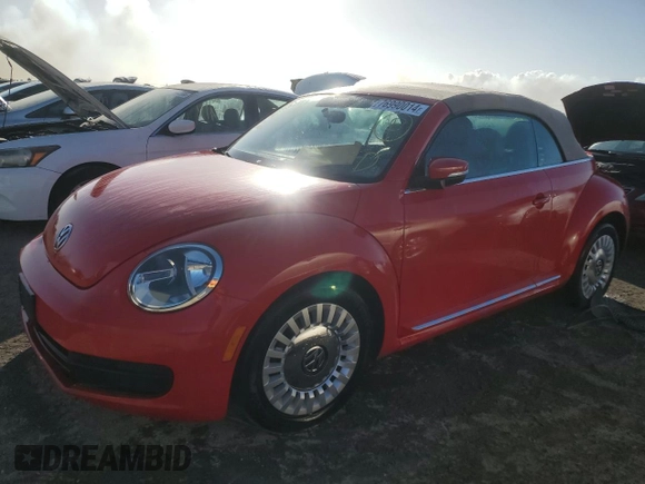 2014 Volkswagen Beetle 1.8T w/Premium z VIN 3VW517AT9EM819966, wystawiony jako Copart lot #76990014 z przebiegiem Nie podano mil oraz Nie do naprawy • Non repairable. Historia ofert i sprzedaży dostępna na DreamBid. Obrazek 1.