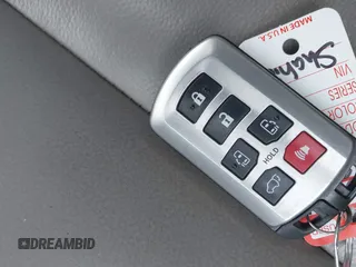 2018 Toyota Sienna XLE Auto Access Seat with VIN 5TDYZ3DC1JS953619, listed as a IAAI auction lot 42079751 with 133,189 mi miles and . Bid and sale history available at DreamBid. Image 11.