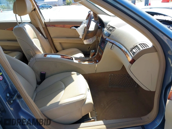 2007 Mercedes-Benz E 350 z VIN WDBUF56X57B124408, wystawiony jako IAAI lot #42185213 z przebiegiem 93 149 mil mil oraz . Historia ofert i sprzedaży dostępna na DreamBid. Obrazek 5.