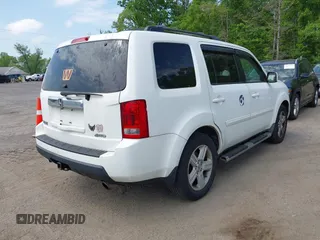 2009 Honda Pilot EX-L with VIN 5FNYF48569B040770, listed as a IAAI auction lot 42178358 with 230,826 mi miles. Bid and sale history available at carsss.com. Image 4.