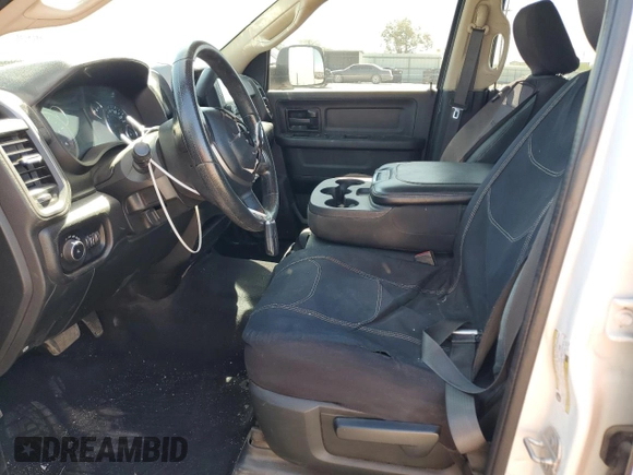 2020 Ram 2500 Tradesman z VIN 3C6UR5CL7LG172687, wystawiony jako Copart lot #63088435 z przebiegiem 120 021 mil mil oraz Szkoda całkowita • Salvage title. Historia ofert i sprzedaży dostępna na DreamBid. Obrazek 7.