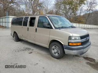 2011 Chevrolet Express Passenger 1LT z VIN 1GAZG1FG2B1154258, wystawiony jako Copart lot #78729104 z przebiegiem 180 662 mil mil oraz Szkoda całkowita • Salvage title. Historia ofert i sprzedaży dostępna na DreamBid. Obrazek 4.