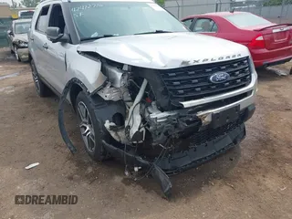 2017 Ford Explorer Sport z VIN 1FM5K8GTXHGB20532, wystawiony jako IAAI lot #42412716 z przebiegiem 65 322 mil mil oraz . Historia ofert i sprzedaży dostępna na DreamBid. Obrazek 6.