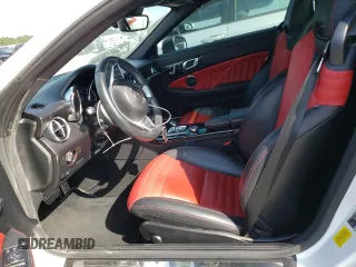 2018 Mercedes-Benz SLC 300 z VIN WDDPK3JAXJF154155, wystawiony jako Copart lot #61274323 z przebiegiem 37 087 mil mil oraz . Historia ofert i sprzedaży dostępna na DreamBid. Obrazek 7.