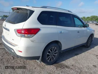 2013 Nissan Pathfinder SV with VIN 5N1AR2MNXDC646674, listed as a IAAI auction lot 41958586 with 238,257 mi miles. Bid and sale history available at carsss.com. Image 4.