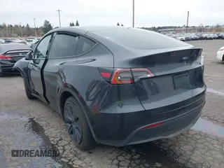 2024 Tesla Model Y с VIN 7SAYGDED6RF102745, выставлен на аукционе IAAI как лот 41824709 с пробегом 13 842 миль миль и . История ставок и продаж доступна на DreamBid. Изображение 3.