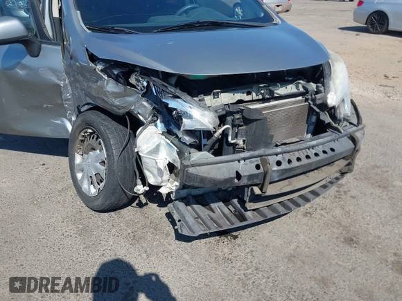 2014 Nissan Note SV z VIN 3N1CE2CP3EL397672, wystawiony jako IAAI lot #42772572 z przebiegiem 117 789 mil mil oraz . Historia ofert i sprzedaży dostępna na DreamBid. Obrazek 6.