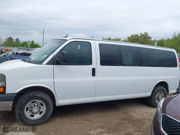 2014 Chevrolet Express Passenger LT with VIN 1GAZG1FG6E1119310, listed as a IAAI auction lot 41913430 with 130,442 mi miles. Bid and sale history available at carsss.com. Image 14.