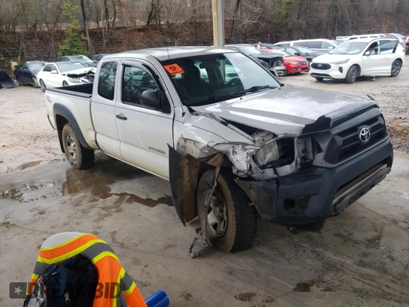 2013 Toyota Tacoma PreRunner with VIN 5TFTU4GN6DX032099, listed as a Copart auction lot 43282845 with 199,825 mi miles and Salvage Title. Bid and sale history available at carsss.com. Image 4.