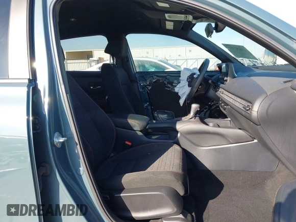 2024 Honda HR-V Sport z VIN 3CZRZ1H54RM754560, wystawiony jako IAAI lot #41652351 z przebiegiem 8 371 mil mil oraz . Historia ofert i sprzedaży dostępna na DreamBid. Obrazek 5.