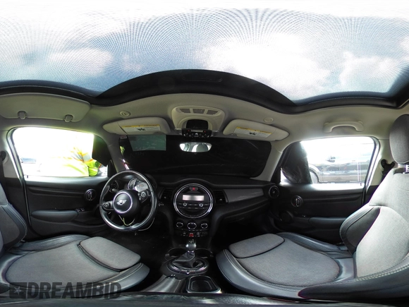 2016 MINI Hardtop 4 Door z VIN WMWXU1C52G2A93506, wystawiony jako IAAI lot #41920473 z przebiegiem 101 635 mil mil oraz . Historia ofert i sprzedaży dostępna na DreamBid. Obrazek 18.