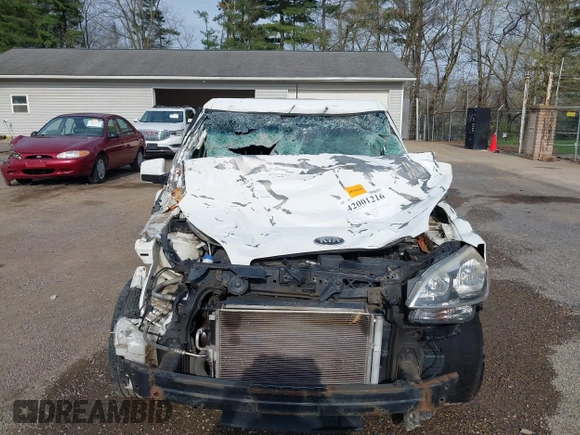 2013 Kia Soul with VIN KNDJT2A52D7762552, listed as a IAAI auction lot 42001216 with 131,944 mi miles. Bid and sale history available at carsss.com. Image 6.