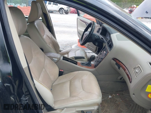 2005 Volvo S60 with VIN YV1RS592052430958, listed as a IAAI auction lot 42115131 with 187,424 mi miles. Bid and sale history available at carsss.com. Image 5.