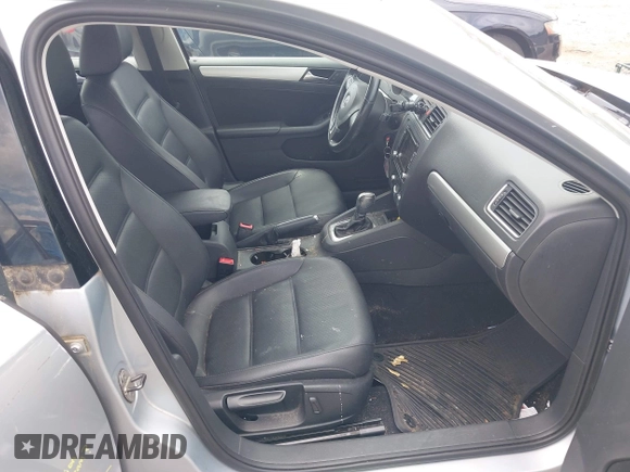 2013 Volkswagen Jetta SE with VIN 3VWDP7AJ6DM360709, listed as a IAAI auction lot 42656414 with 74,322 mi miles and . Bid and sale history available at DreamBid. Image 5.