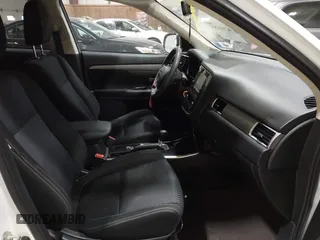2018 Mitsubishi Outlander ES z VIN JA4AZ2A34JZ008883, wystawiony jako IAAI lot #42288285 z przebiegiem 65 554 mil mil oraz . Historia ofert i sprzedaży dostępna na DreamBid. Obrazek 5.