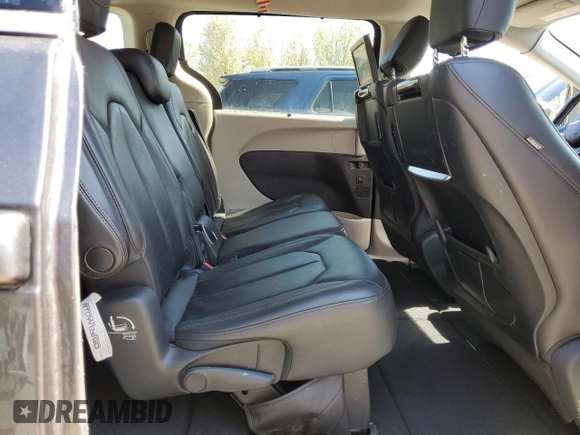 2017 Chrysler Pacifica Touring L Plus with VIN 2C4RC1EGXHR778592, listed as a Copart auction lot 54518165 with 189,760 mi miles and Clean Title. Bid and sale history available at DreamBid. Image 11.