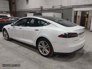 2016 Tesla Model S 90D with VIN 5YJSA1E44GF131208, listed as a IAAI auction lot 42060513 with 84,125 mi miles. Bid and sale history available at carsss.com. Image 3.