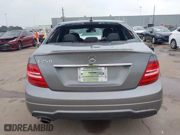 2013 Mercedes-Benz C 250 Sport z VIN WDDGF4HB4DA780472, wystawiony jako IAAI lot #41924590 z przebiegiem 109 118 mil mil oraz . Historia ofert i sprzedaży dostępna na DreamBid. Obrazek 16.