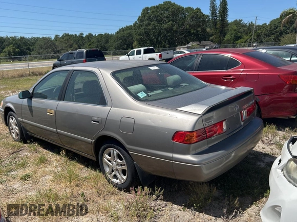 2000 Toyota Camry CE with VIN 4T1BG22K0YU002152, listed as a Copart auction lot 55530965 with 366,513 mi miles and Clean Title. Bid and sale history available at carsss.com. Image 3.