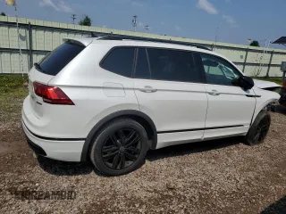 2022 Volkswagen Tiguan SE R-Line Black with VIN 3VV8B7AX8NM086889, listed as a Copart auction lot 63555865 with 32,919 mi miles and Salvage title. Bid and sale history available at DreamBid. Image 3.