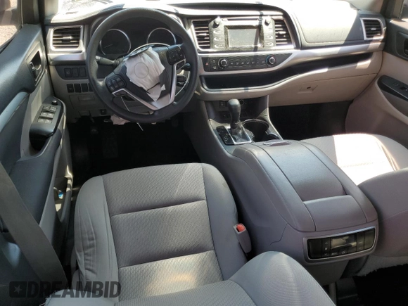 2018 Toyota Highlander LE z VIN 5TDZARFH0JS036985, wystawiony jako Copart lot #54472975 z przebiegiem 128 131 mil mil oraz Szkoda całkowita • Salvage title. Historia ofert i sprzedaży dostępna na DreamBid. Obrazek 8.
