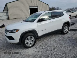 2022 Jeep Compass Latitude z VIN 3C4NJDBB4NT121925, wystawiony jako Copart lot #48743545 z przebiegiem 46 995 mil mil oraz Szkoda całkowita • Salvage title. Historia ofert i sprzedaży dostępna na DreamBid. Obrazek 1.
