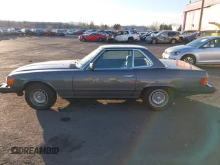 1981 Mercedes-Benz 380 SL z VIN WDBBA45A9BB002673, wystawiony jako IAAI lot #41403982 z przebiegiem 105 008 mil mil oraz . Historia ofert i sprzedaży dostępna na DreamBid. Obrazek 14.