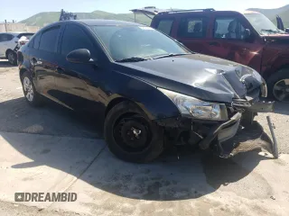 2015 Chevrolet Cruze LS z VIN 1G1PA5SG2F7278331, wystawiony jako Copart lot #52380075 z przebiegiem 138 848 mil mil oraz Szkoda całkowita • Salvage title. Historia ofert i sprzedaży dostępna na DreamBid. Obrazek 4.