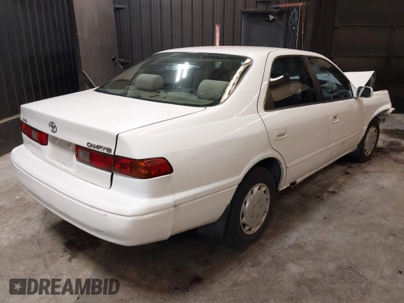 1999 Toyota Camry LE z VIN 4T1BG22K1XU888402, wystawiony jako IAAI lot #42483791 z przebiegiem 149 512 mil mil oraz . Historia ofert i sprzedaży dostępna na DreamBid. Obrazek 4.