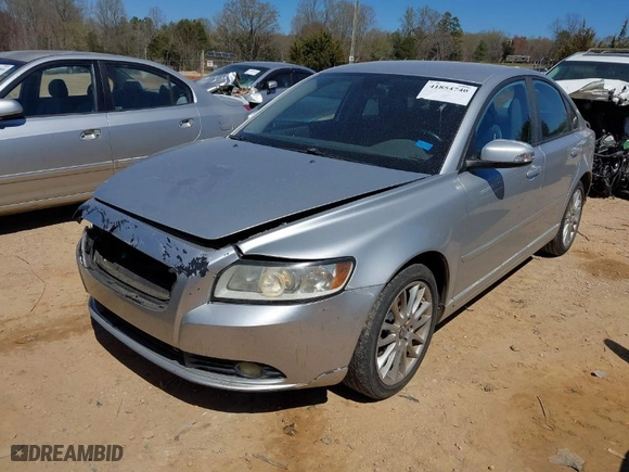 2010 Volvo S40 with VIN YV1382MS7A2497738, listed as a IAAI auction lot 41854740 with 186,608 mi miles. Bid and sale history available at carsss.com. Image 2.