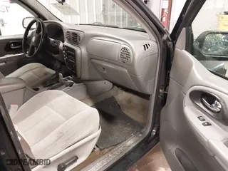 2005 Chevrolet TrailBlazer LT with VIN 1GNDT13S152249874, listed as a IAAI auction lot 42071247 with 165,616 mi miles. Bid and sale history available at carsss.com. Image 5.