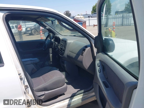 2001 Ford Escape XLT with VIN 1FMYU04131KB70753, listed as a IAAI auction lot 42174549 with 209,485 mi miles and . Bid and sale history available at DreamBid. Image 5.