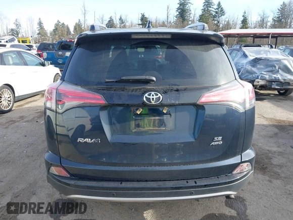 2017 Toyota RAV4 SE z VIN JTMJFREV7HJ709543, wystawiony jako IAAI lot #41355727 z przebiegiem 54 585 mil mil oraz . Historia ofert i sprzedaży dostępna na DreamBid. Obrazek 16.