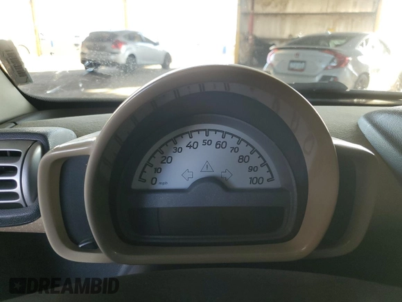 2008 Smart fortwo Pure z VIN WMEEJ31X38K172301, wystawiony jako Copart lot #44141765 z przebiegiem Nie podano mil oraz Szkody całkowita. Historia ofert i sprzedaży dostępna na DreamBid. Obrazek 9.