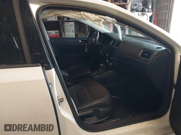 2011 Volkswagen Jetta SE with VIN 3VWDX7AJXBM315916, listed as a IAAI auction lot 42311284 with 207,297 mi miles and . Bid and sale history available at DreamBid. Image 5.