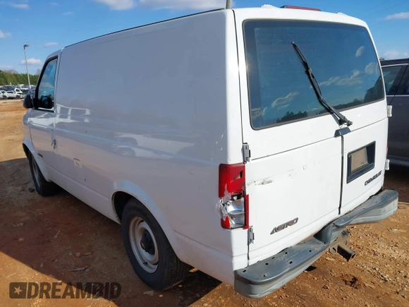 2000 Chevrolet Astro Cargo Van with VIN 1GCDM19W8YB190830, listed as a IAAI auction lot 41632529 with 278,111 mi miles. Bid and sale history available at carsss.com. Image 3.