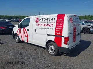2017 Nissan NV200 S z VIN 3N6CM0KN3HK700011, wystawiony jako IAAI lot #42204398 z przebiegiem 160 660 mil mil oraz . Historia ofert i sprzedaży dostępna na DreamBid. Obrazek 3.