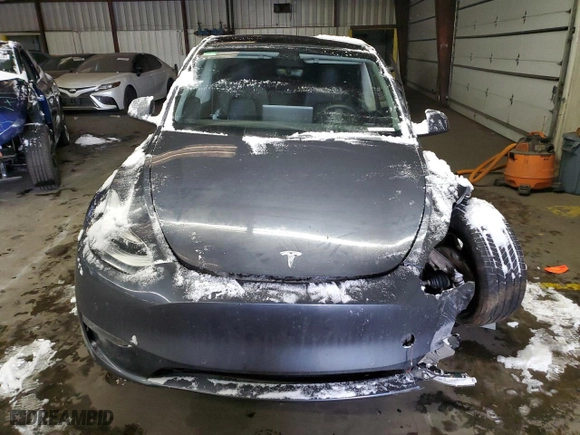 2020 Tesla Model Y Long Range with VIN 5YJYGDEE6LF017241, listed as a Copart auction lot 45056195 with 87,633 mi miles and Salvage Title. Bid and sale history available at carsss.com. Image 5.