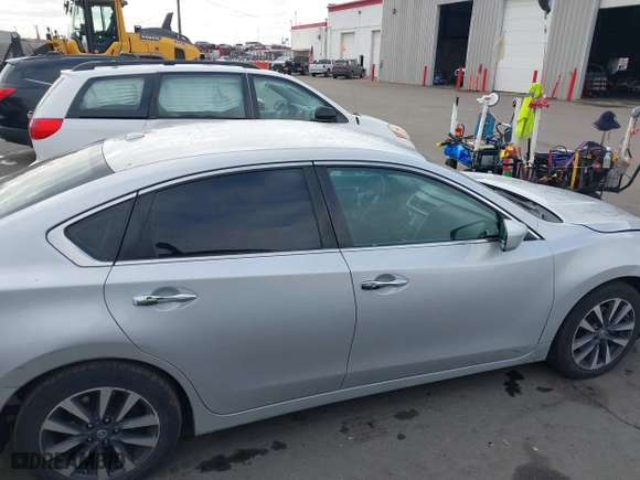 2017 Nissan Altima 2.5 SV with VIN 1N4AL3AP3HC274947, listed as a IAAI auction lot 41041845 with 138,995 mi miles. Bid and sale history available at carsss.com. Image 12.