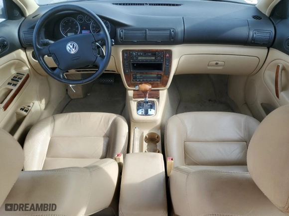 2001 Volkswagen Passat GLX with VIN WVWRH63BX1P143806, listed as a Copart auction lot 82929154 with 85,704 mi miles and Clean Title. Bid and sale history available at carsss.com. Image 8.