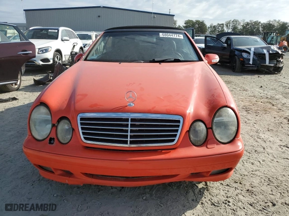 2003 Mercedes-Benz CLK-Class 3.2L with VIN WDBLK65G03T130572, listed as a Copart auction lot 68044774 with 146,858 mi miles and Salvage Title. Bid and sale history available at carsss.com. Image 5.
