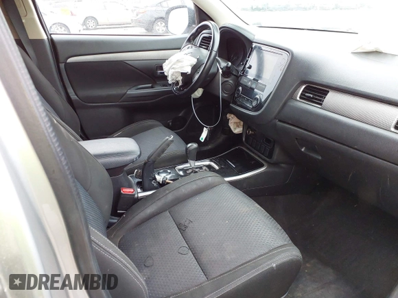 2018 Mitsubishi Outlander SE with VIN JA4AD3A35JZ055117, listed as a IAAI auction lot 41955013 with 142,906 mi miles and . Bid and sale history available at DreamBid. Image 5.
