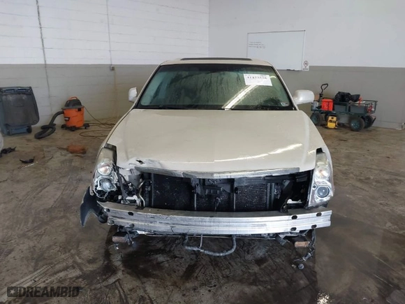2011 Cadillac DTS Luxury Collection with VIN 1G6KD5E68BU151058, listed as a IAAI auction lot 41433526 with 118,815 mi miles. Bid and sale history available at carsss.com. Image 13.